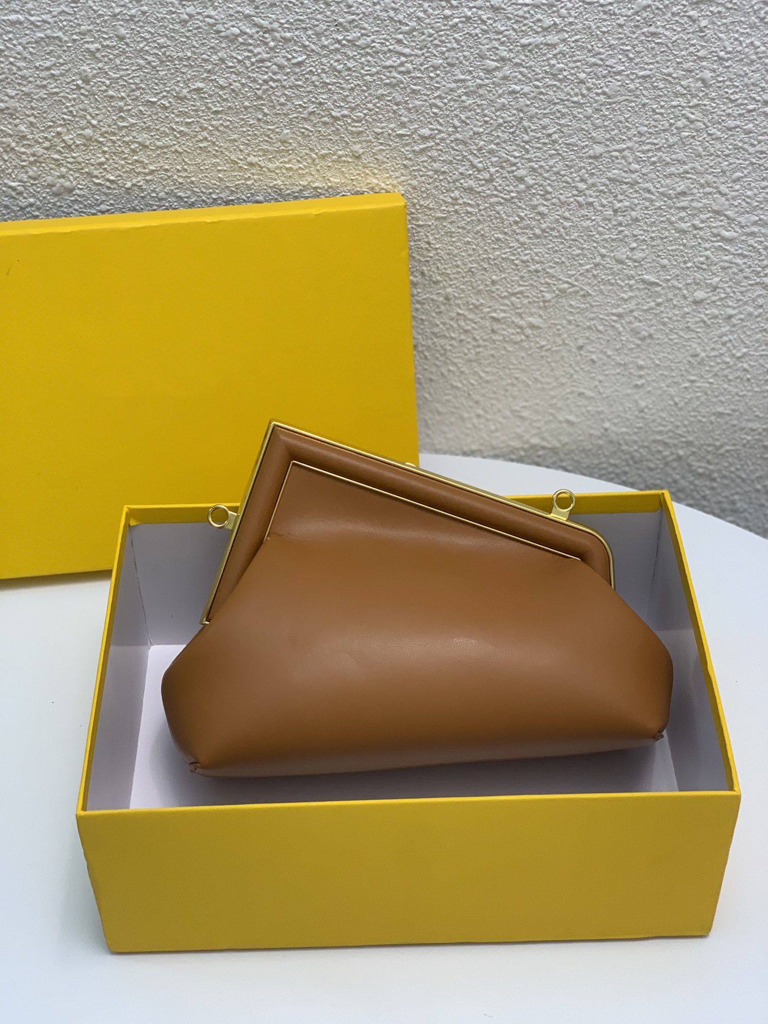 

Top quality ladies Shoulder Bags designer handbag luxury leather large capacity open zipper inside solid color size 26-18-9.5cm