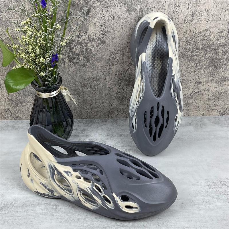 

2021 Men Women Sandals Slippers Core Bone Earth Brown Pure Desert Sand Foam Runner Outdoor Yeesy Slides With Box, Customize