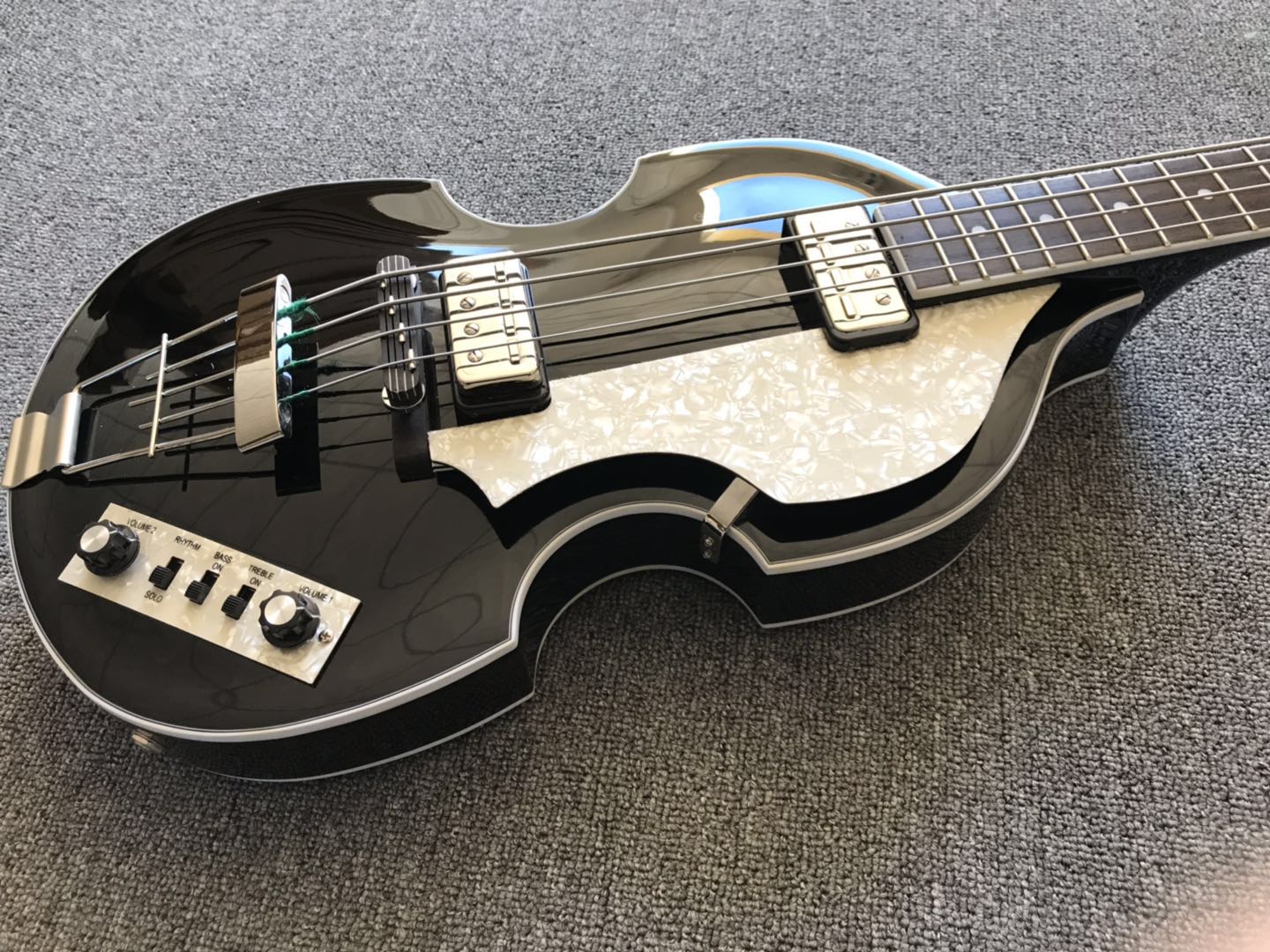 

Genuine Hardware Hofner Black 4 Strings Violin Bass Electric Guitar 2 511B Staple Pickups, White Tuners, Pearl Pickguard, H500/1-CT Contemporary