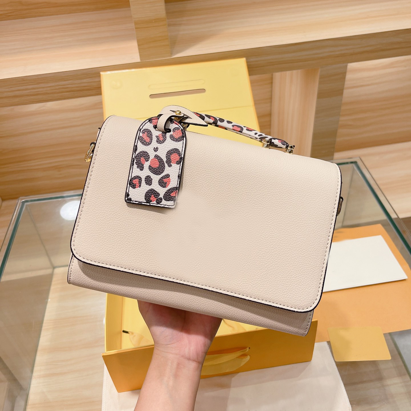 

Fashion Wild at Heart series Twist corssbody bags ONTHEGO tote bag cowhide designers handbags with Leopard Animal Print ladies purses, Customize