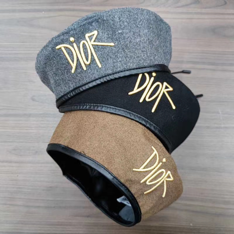 

4color High Quality Designer Caps Beret Womens D Letters Brand Cashmere Octagonal Berets Hat Cap Lady Outdoor Travel Warm Winter Windproof Vacation Bonnet, Black+white