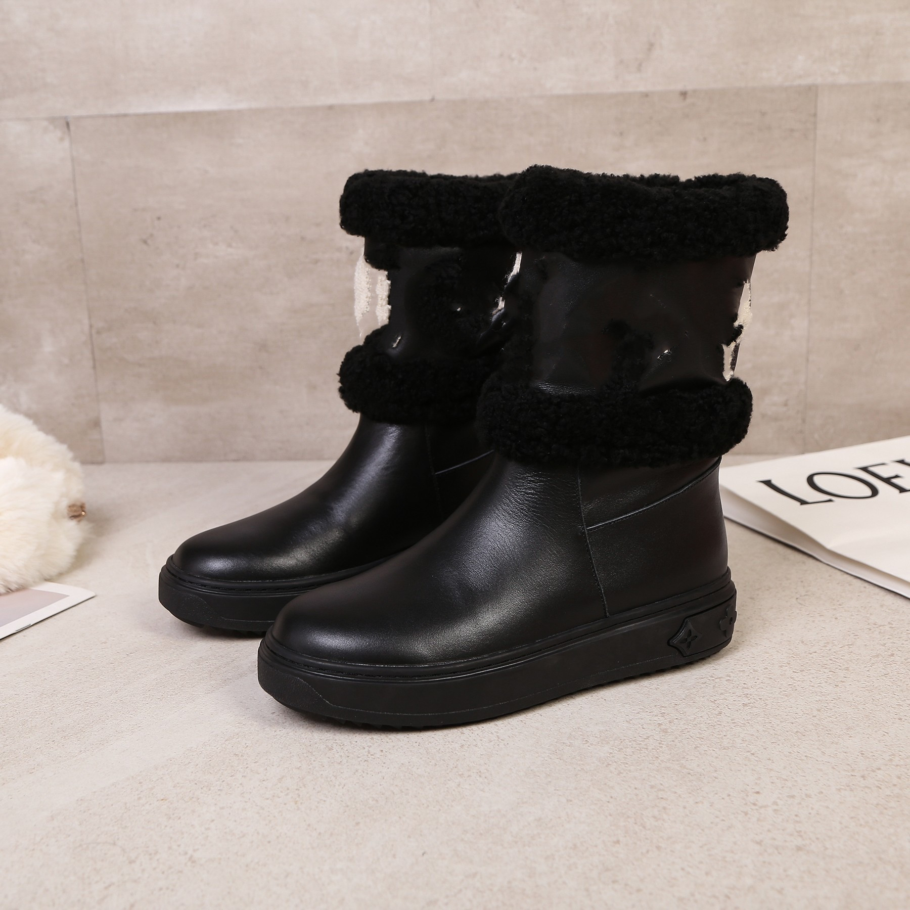 

2021 designers snow boots women fashion soft leather flat girls casual winter brown shoe with fur half boot black box
