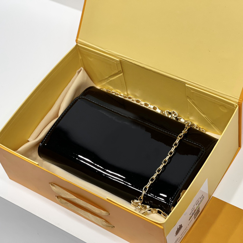 

2022 brand designer shoulder bag women's Top quality fashion luxury lockme portable diagonal envelope bags with box