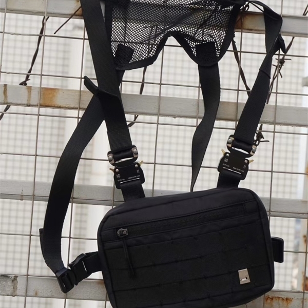 

20ss Latest Hot hip hop ALYX Bag Men Women Functional Chest Bag 1017 ALYX 9SM Metal Button Kanye West Backpacks C0225