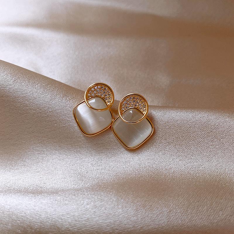 

Stud 2021 Trendy Metal Alloy Shell Earrings For Women Korean Fashion Charm Lady's Party Classic Push-Back Jewelry, Golden;silver