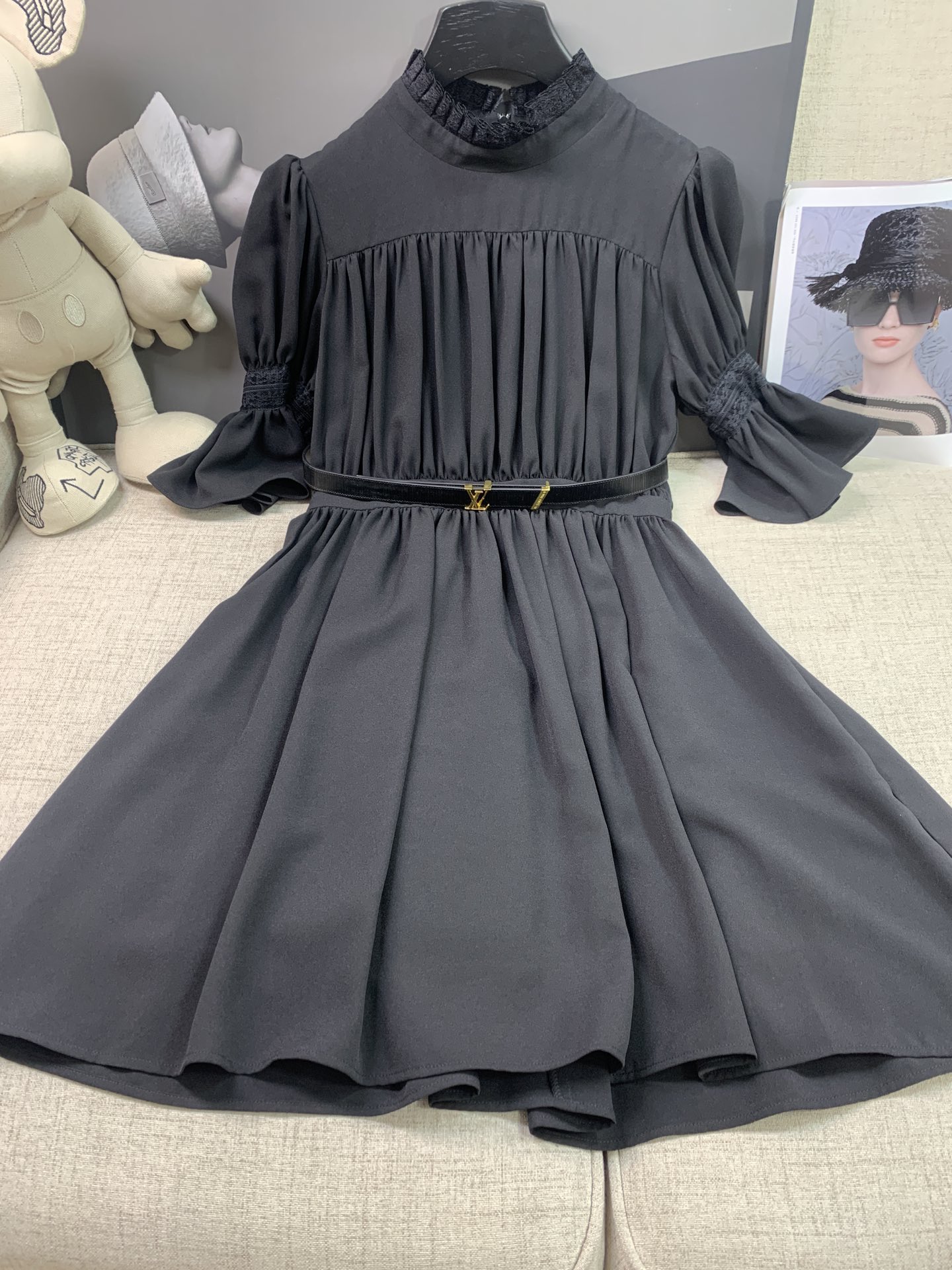 

2021 Black Pleated Solid Print Women Dress Milan Runway Cowl Neck Short Sleeves Empire Summer Dress 052808