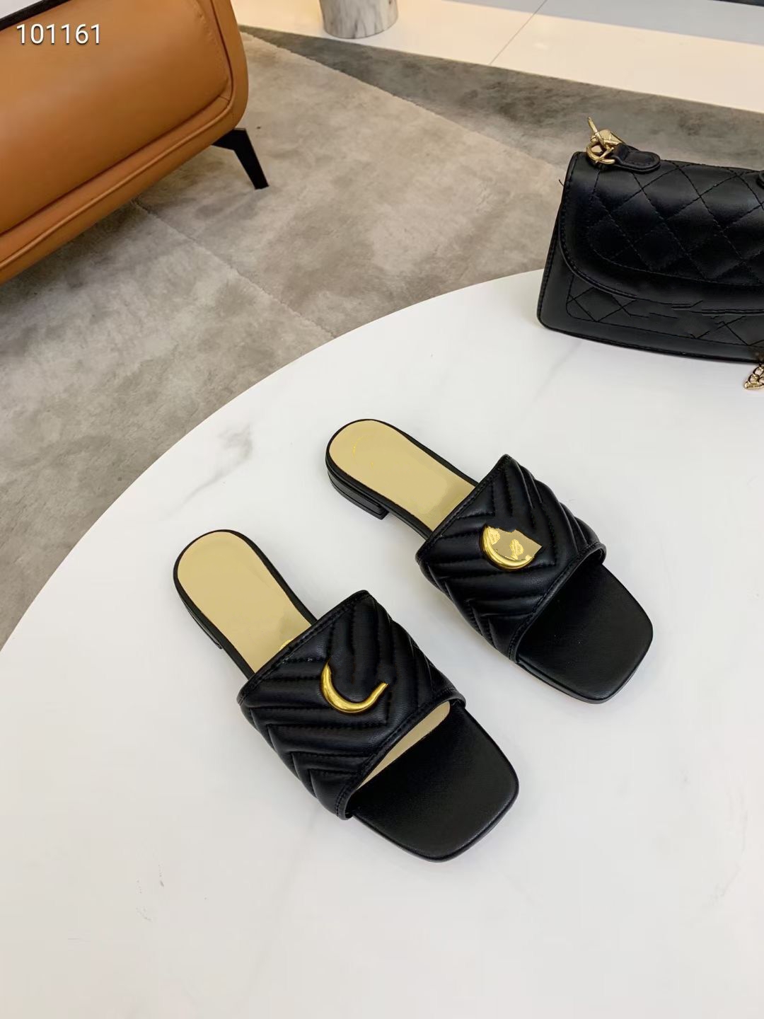 

Prad Designer Summer Beach fashion women Lazy Low heeled flops leather Letters lady Cartoonluxury Metal Ladies 35-42 kjjj001