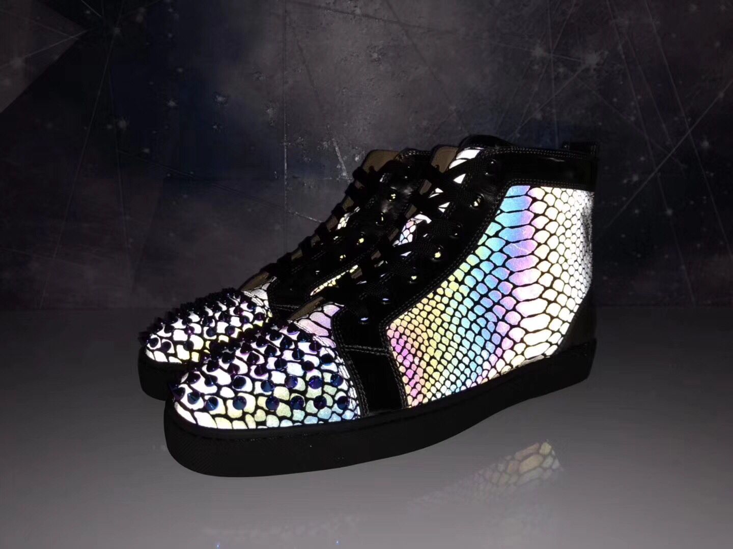 

Super Quality Men's High Top Shoes Sneakers Red Bottom Spiked Studs Fish scale Genuine Leather +3D Night Glow Luxury Design Trainers Red Sol