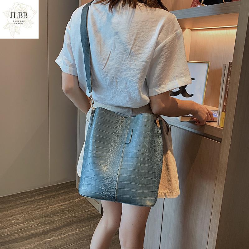 

vintage alligator women shoulder bags designer wide strap messenger bag luxury leather crossbody bag large capacity bucket purse, Black