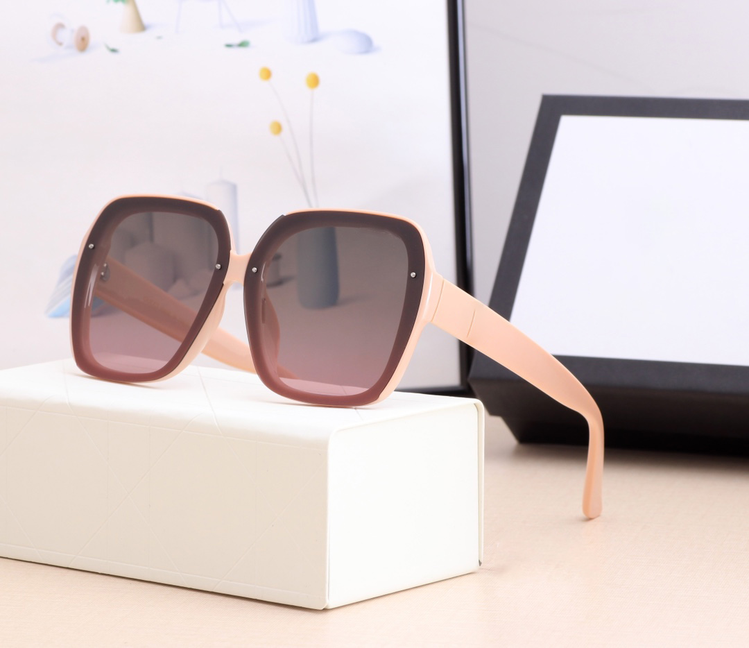 

2021 luxury Designer Style temperament women sunglasses super light UV Protection Fahion Mixed Color Come With Box 369