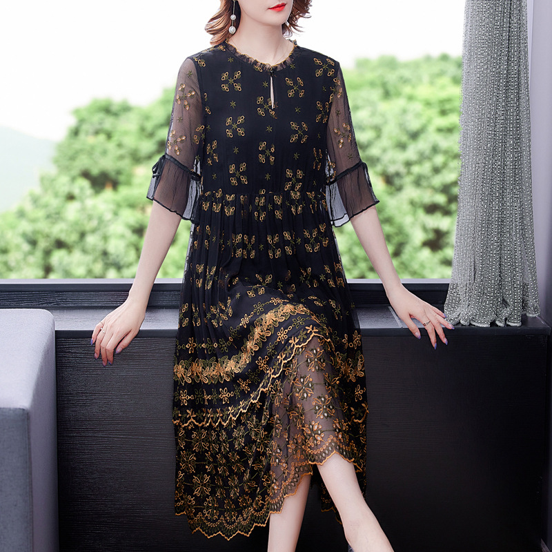 

Embroidered silk-like mid-length dress in summer of 2021, Black;gray