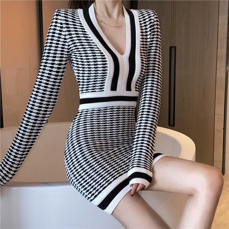 

Autumn Women Stripe Sweater Knitted Slim Dress Sexy V-Neck Long Sleeve Lady Bodycon Dresses Vestidos 210526, Picture color