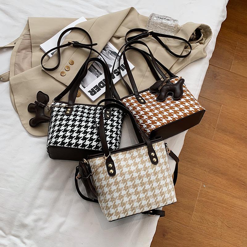 

Fashion plover shoulder bag 2021 autumn and winter new wave Korean version, Brown