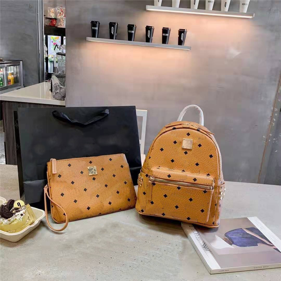 

New Side Rivets Backpack Fashion Large Capacity Travel Bag Handbag. Both Men and Women School Bags for Teenage Girls Luxury Women Handbags, Gold