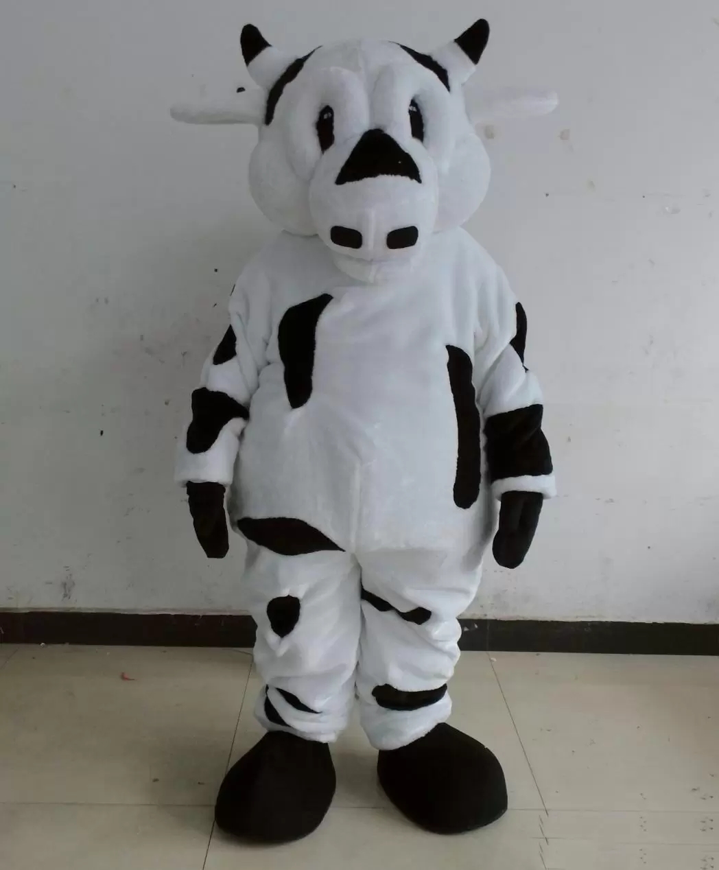 

High quality white dairy cow Mascot Costume Halloween Christmas Cartoon Character Outfits Suit Advertising Leaflets Clothings Carnival Unisex Adults Outfit, As pic