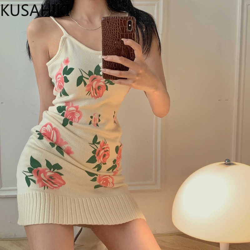 

KUSAHIKI Vintage Flowers Knitted Sling Dress Korean Sexy Slim Bodycorn Vestidos Spring Korean Sweater Dresses 6G213 210602, Photo color