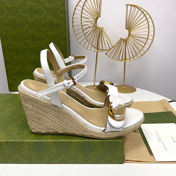 

Valentin 2021 nouvelles chaussures femmes plates-formes COINS talons hauts antidérapants marche Casual Gladiator sandales mjk0001