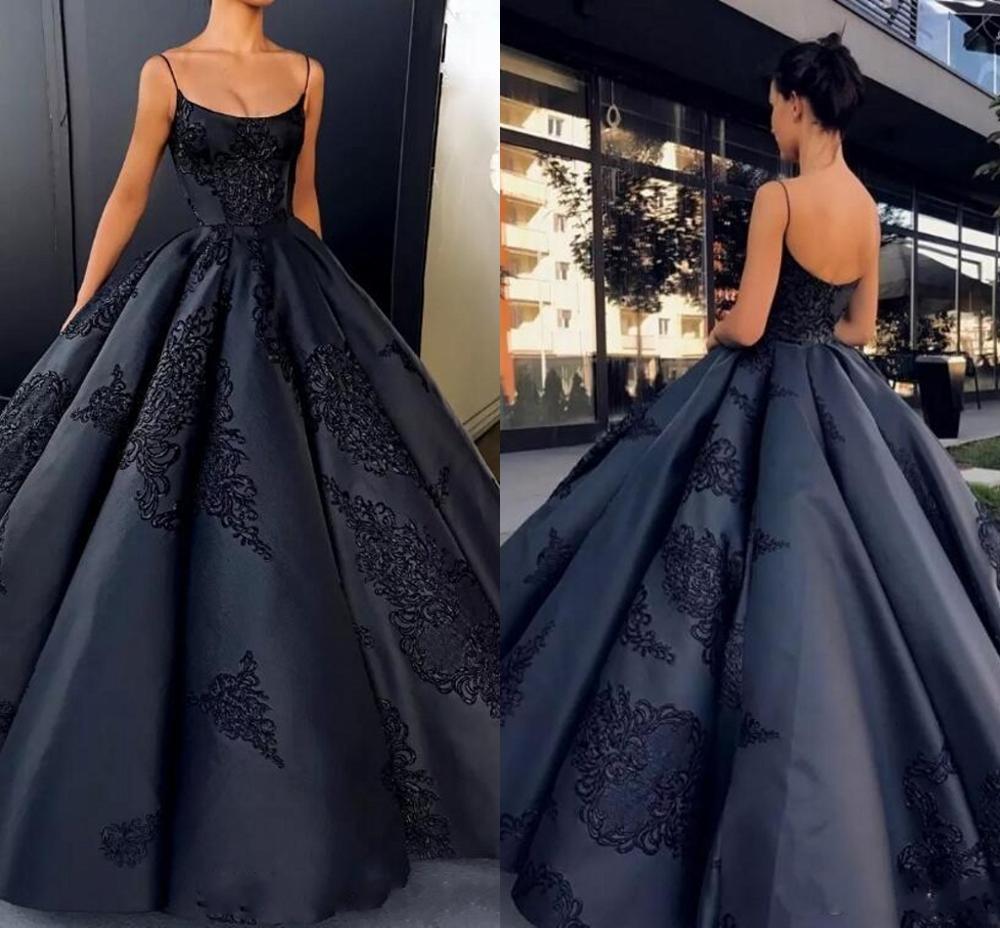 

2021 New Sparkly Black Spaghetti Straps Satin Ball Gown Evening Es Sleeveless Lace Appliques Backless Prom African Arabic Xl68