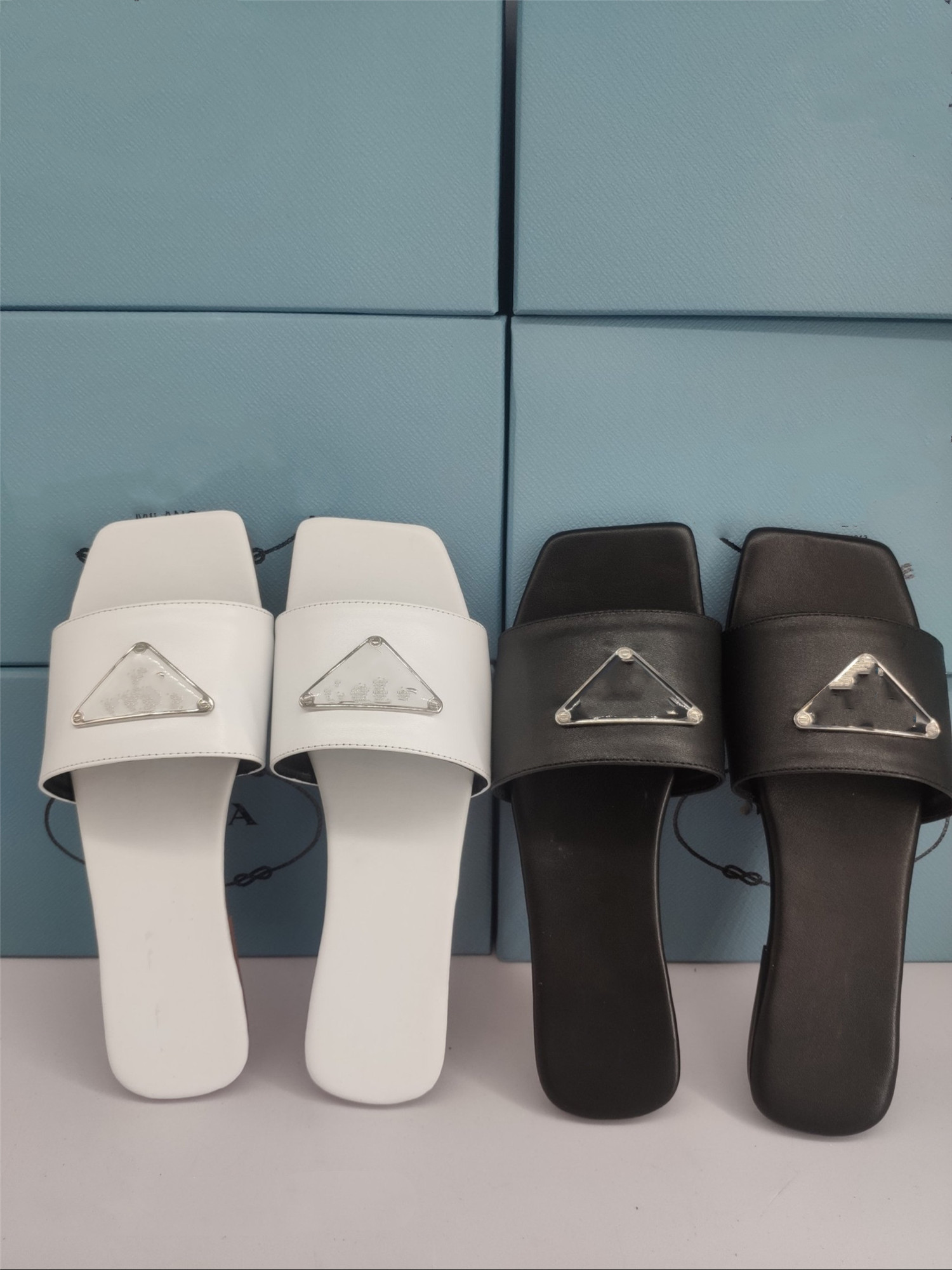 

Designer shoes square toe slipper leather in black and white size 35-42, Wear stick