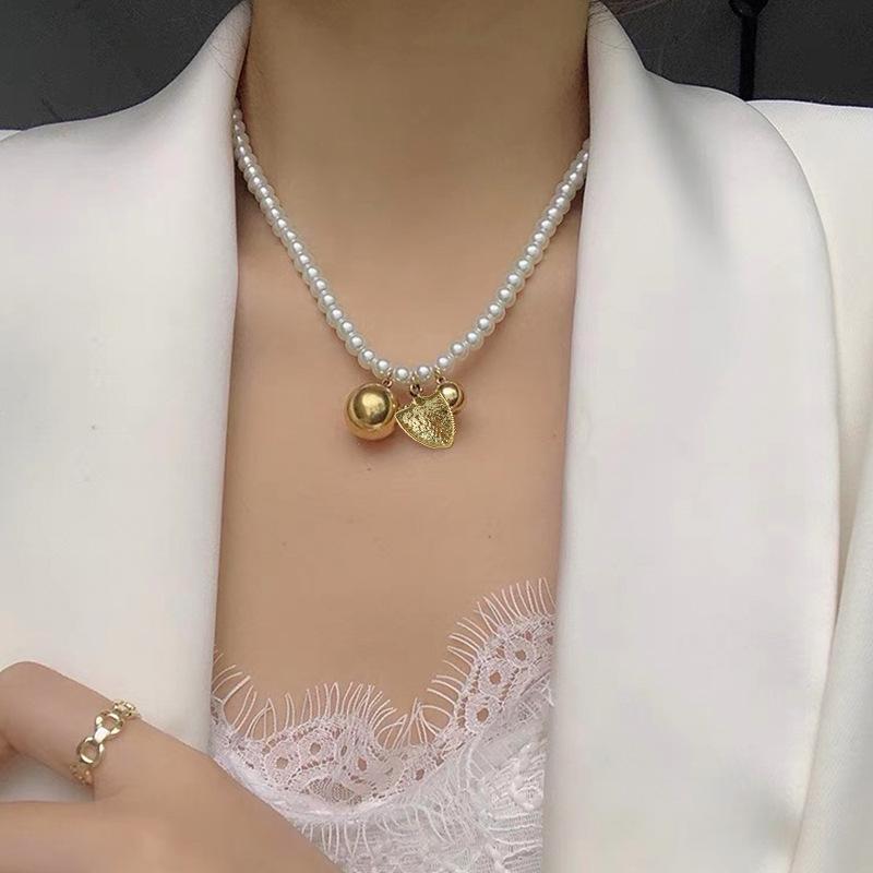 

Pendant Necklaces Origin Summer Statement Gold Color Shield Round Ball Necklace For Women Fashion Faux Pearl Beaded Metal Jewelry