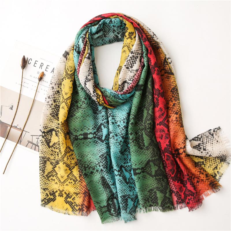 

2021 Fashion Snake Grain Print Fringe Scarf Shawls Long Cotton Leopard Print Winter Beach Hijab 2 Color Free Shipping