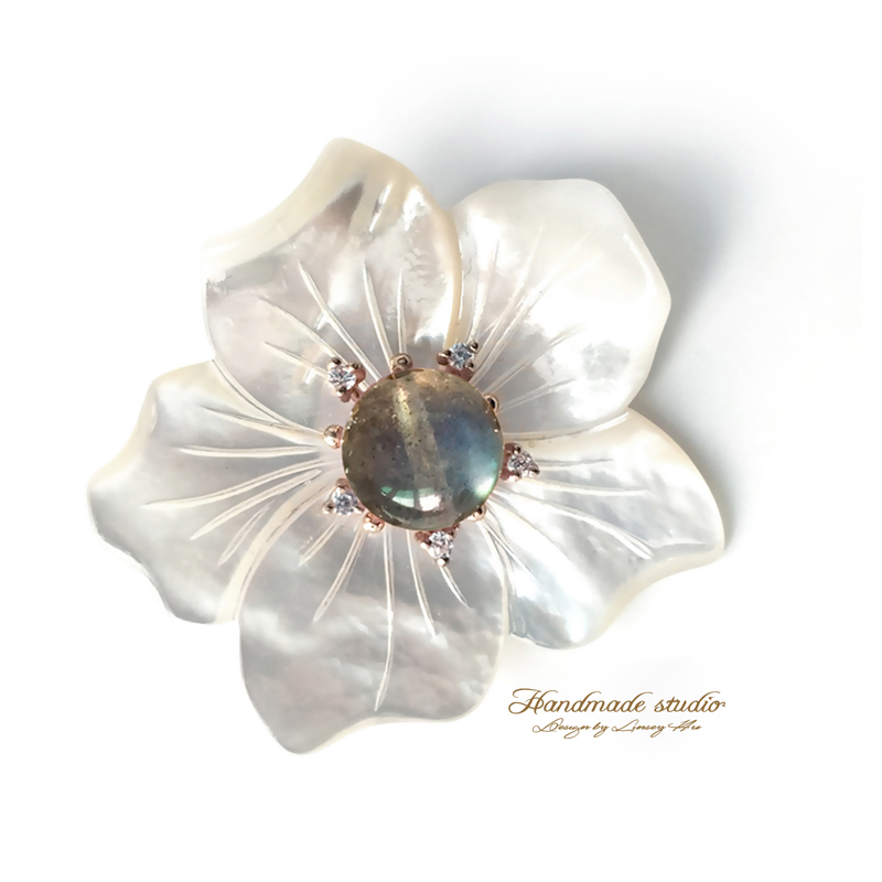 

CCijiNG Flower Handmade Jewelry Women Lucky Crystal Trendy Brooches Romantic Christmas Gift For Party XZ2000