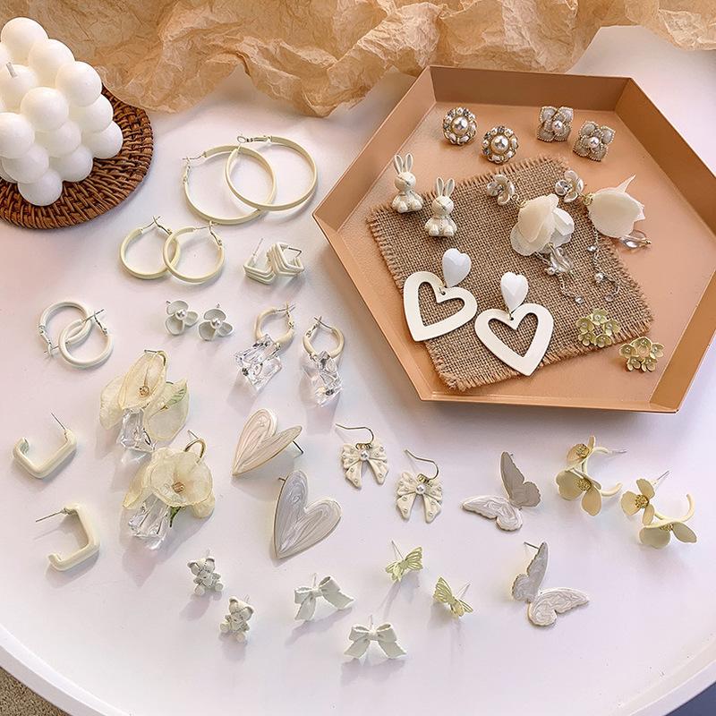 

Dangle & Chandelier Minar Multiple Korean Style White Love Heart Flower Bowknot Butterfly Earring For Women Resin Bear Pearl Jewelry, Silver