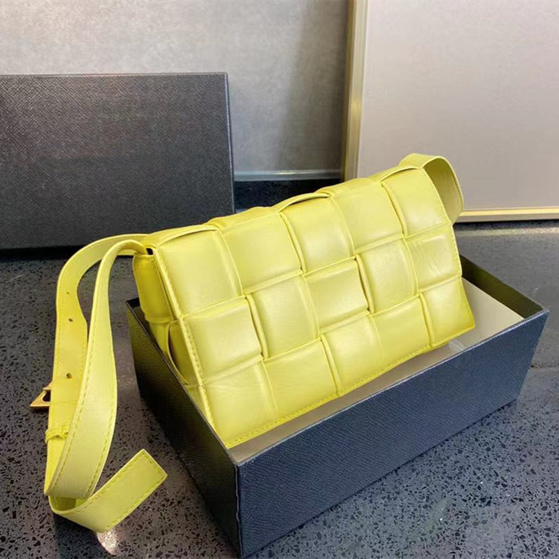 

Designer Shoulder Bags luxury Tote crossbody bag Cross Body Classic handbag Women High-quality handbags Gold chain genuine leather With original box size 20 cm, Color 1