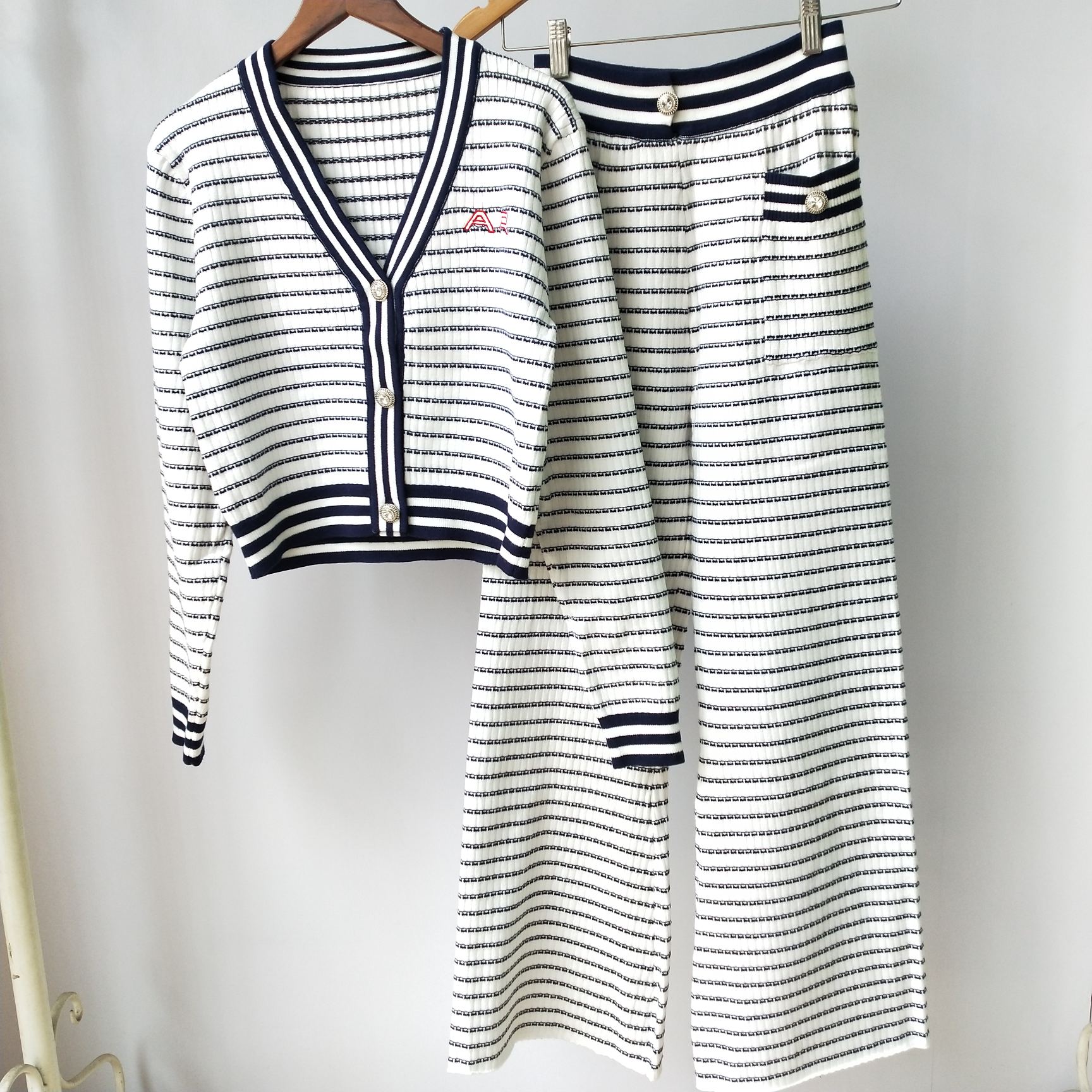 

Shipping Free 2021 Autumn White Striped Embroidery Women's Two Pieces Sets Brand Same Style Two Piece Dress DH323