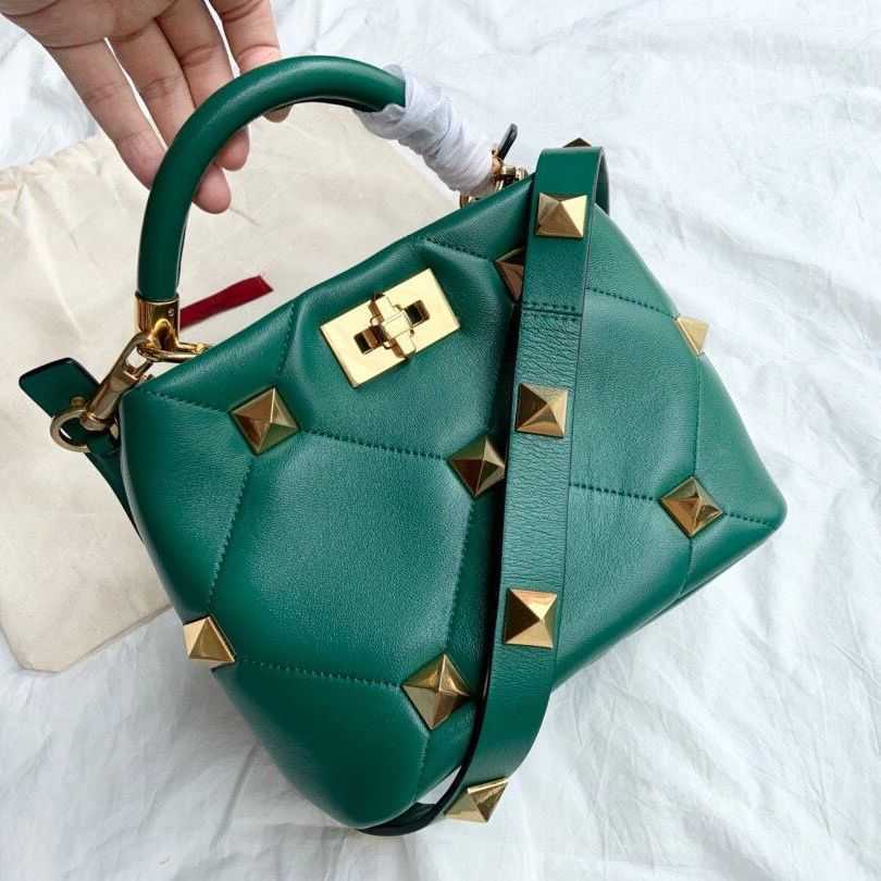 

top Valentino high version gift Daliu nail sheep leather women's hand messenger single shoulder bag