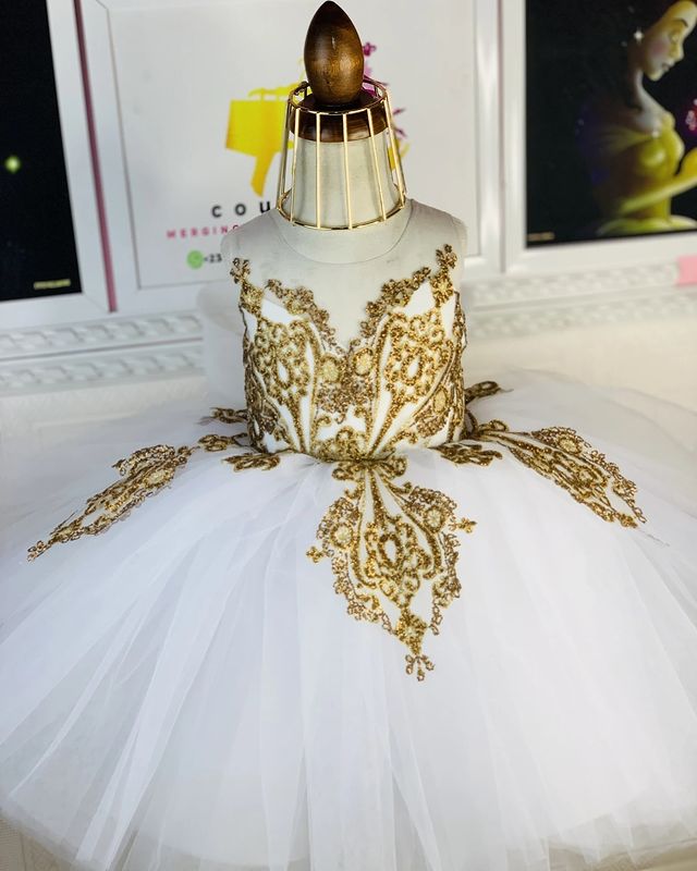 

2021 White Sheer Neck Tutu Flower Girl Dresses Lace Ball Gown Knee Length Tulle Lilttle Kids Birthday Pageant Weddding Gowns ZJ598, Green