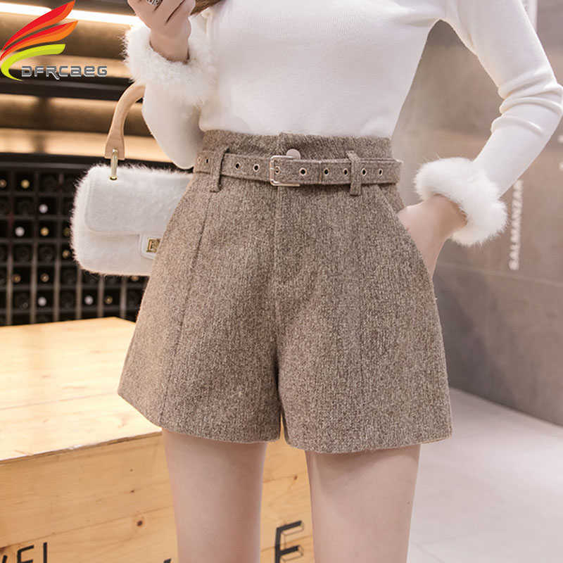 

Autumn Winter High Waist Wide Leg Woolen Shorts Women Khaki Gray Black Outerwear Warm Shorts With Belt A-line Short Femme 210611