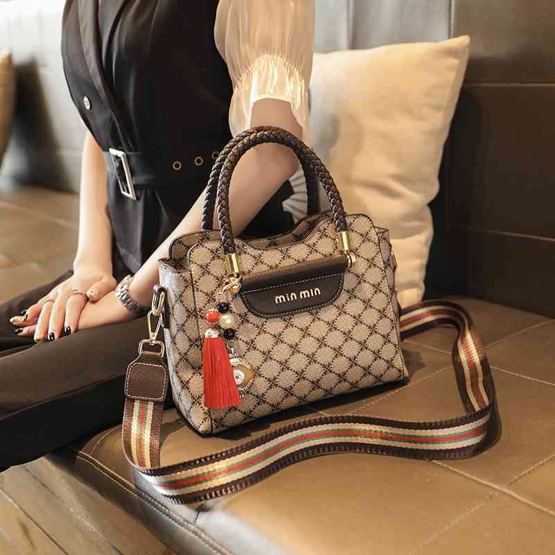 

cheap Leather women's bag new Bag Messenger Fashion versatile handbag One Shoulder Purse sale, Pattern material