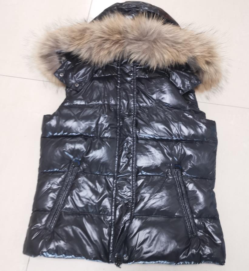 

Women Down Nylon Short Vest Wolf Fur Attached Hood Designer Lady Side Pockets Zipper Warm Winter Vests, Black