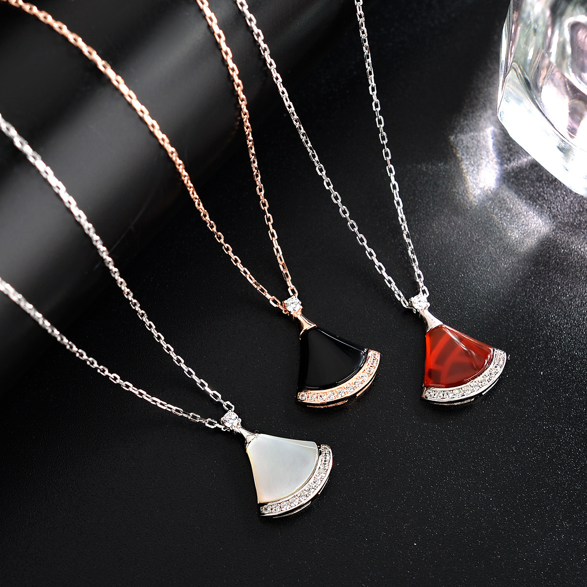 2021 Mini Imitation S925 Silver Inlaid Diamond Skirt Necklace Women&#039;s White Shell Red Agate Fan-shaped Luxury Gift-image-702673538