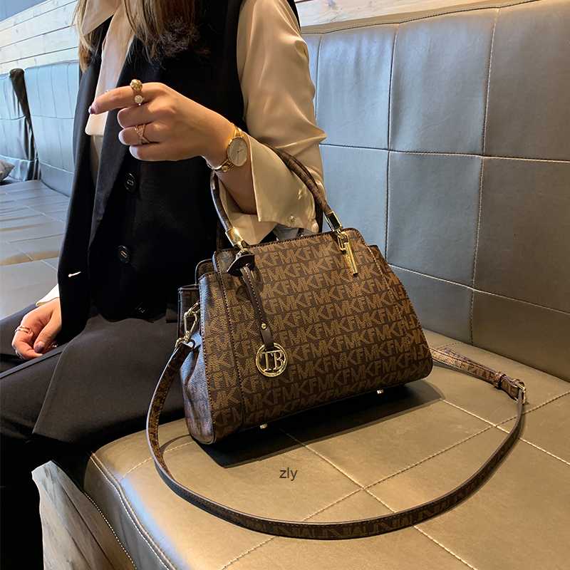 

Hong Kong lotong bag women's autumn and winter 2021 luxurious new leather large capacity Tote Bag Fashion Handbag women, Black;red