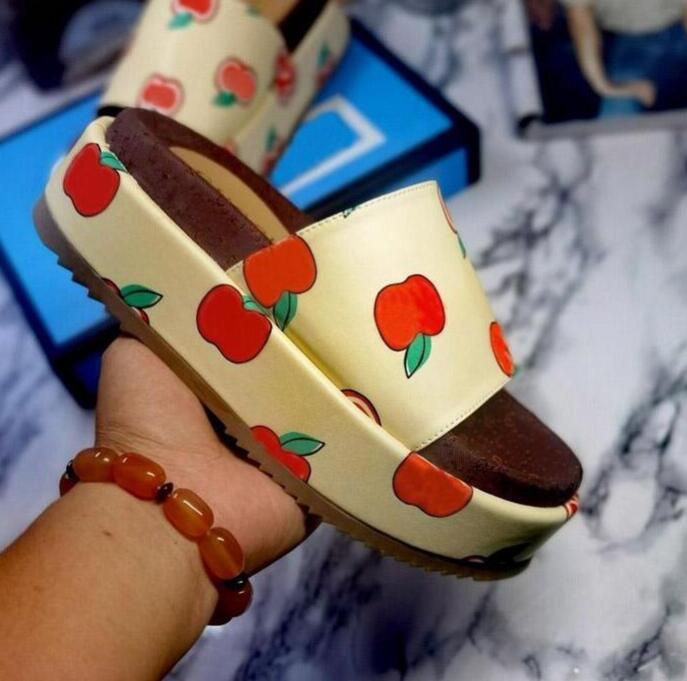 

2021 luxurys Designer women Sandal Canvas Platform slippers Real Leather Beige brick Red Colors Beach Slides Slipper Outdoor Party Classic S, Black;white