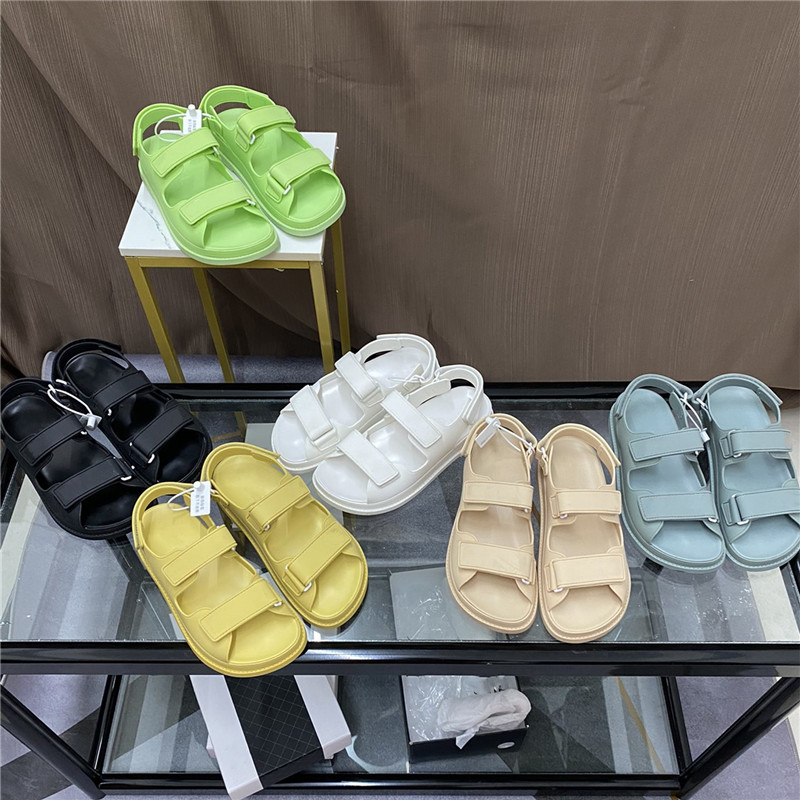 

2021 Top Designer Luxury Sandals Ladies Lace-up Beach Shoes Fashionable Summer Flat Flip Flops Frosted Matte Velcro Slippers with Box Size 35-40, Shoe box