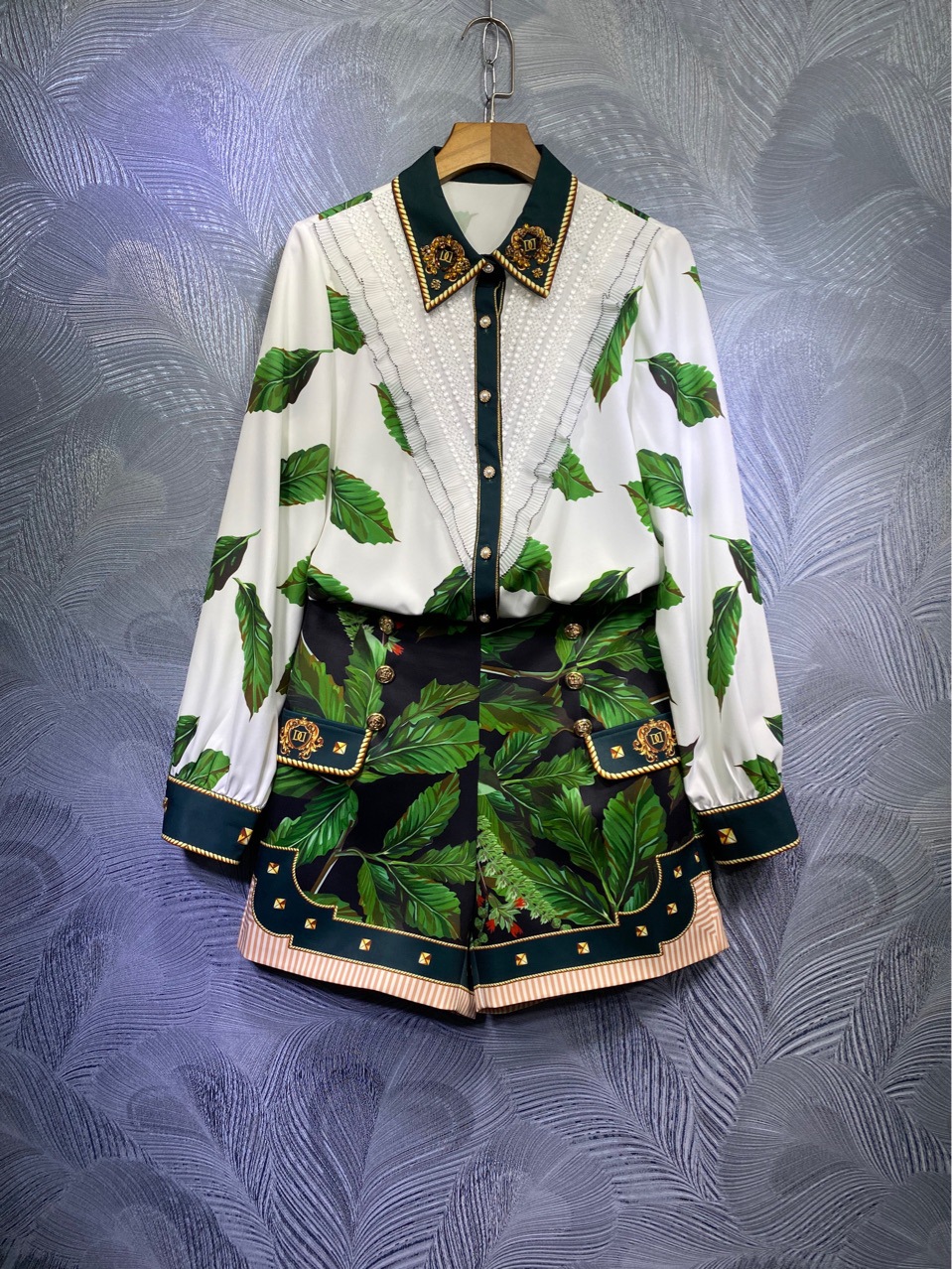 

Australia ZIM Palace Style Lapel Beaded Printed Shirt + Shorts Set, Green