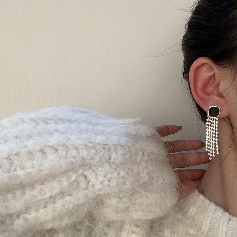 

Dangle & Chandelier 2021 Korean Vintage Elegant Long Zircon Tassel Asymmetrical Black Drip Drop Earrings For Woman Girls Aesthetic Party Jew
