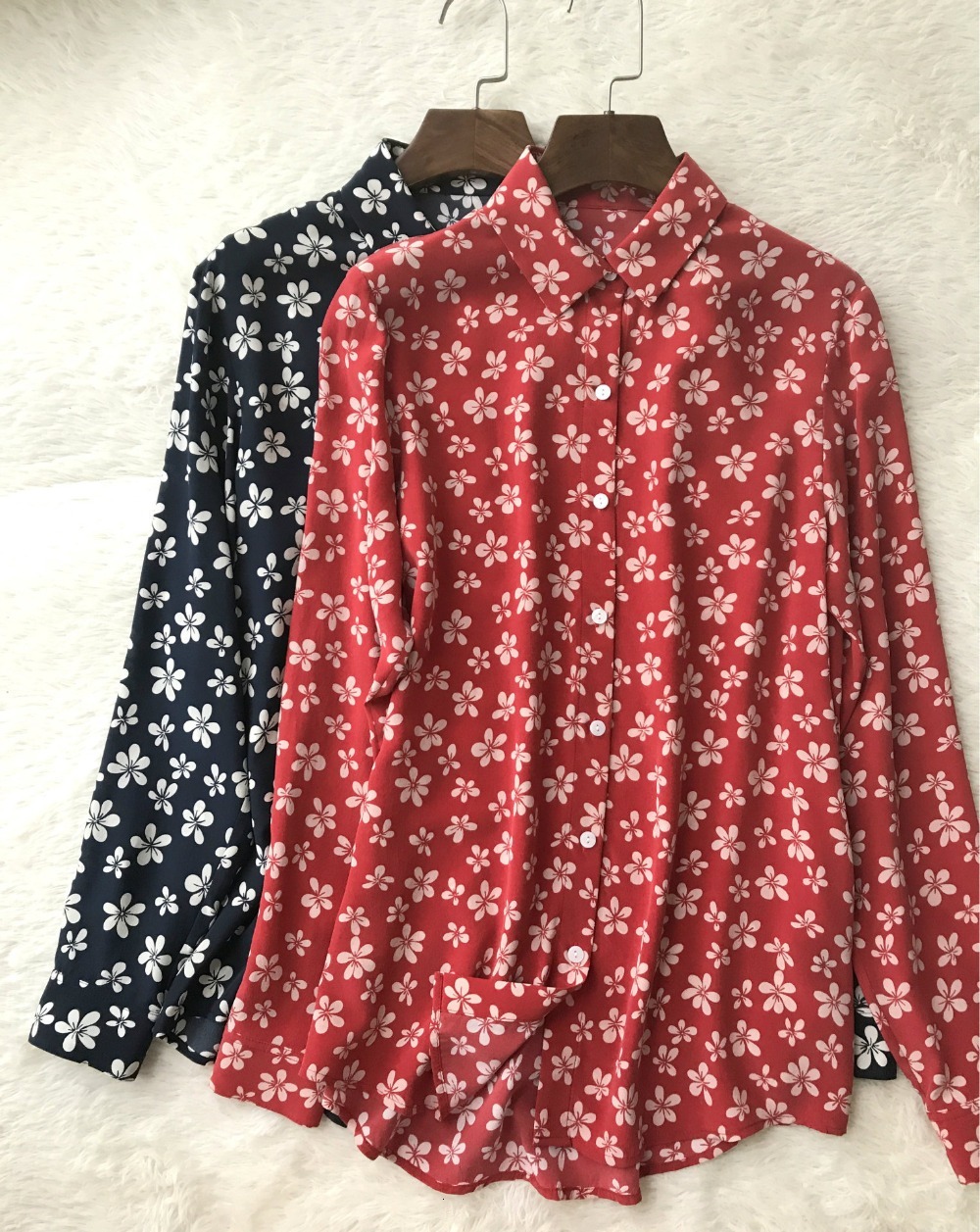 

2021 New Mulher Flor Impresso Blusa De Seda Primavera Outono Manga Longa Femme Macio Chemise Camisa Superior Vermelho/azul Escuro 3xcg, Black