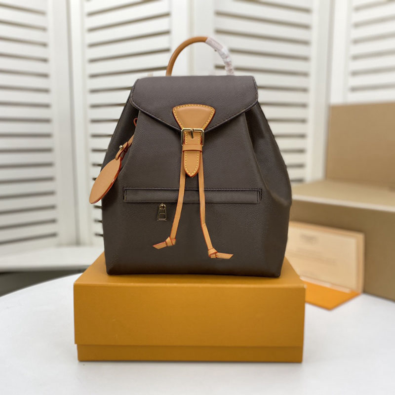 

5A + Brand Designer Backpack Women's Fashion Luxury Top Quality Embossed Embellishment Vintage Metal Buckle Letter Pendant Shoulder Bag Size 27.5*33*14cm, Colour 3