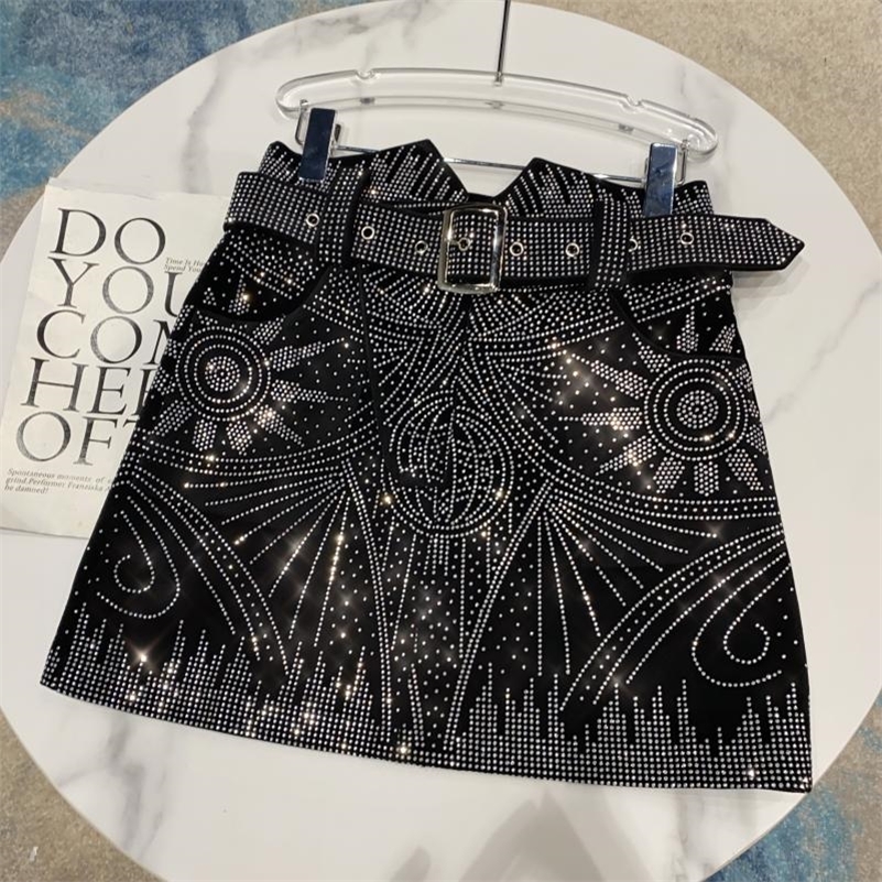 

DEAT Autumn Winter New Arrvials Rhinestone Diamonds Decoration Black Short Mini Skirt With Belt Women Streetwear MK571 210310