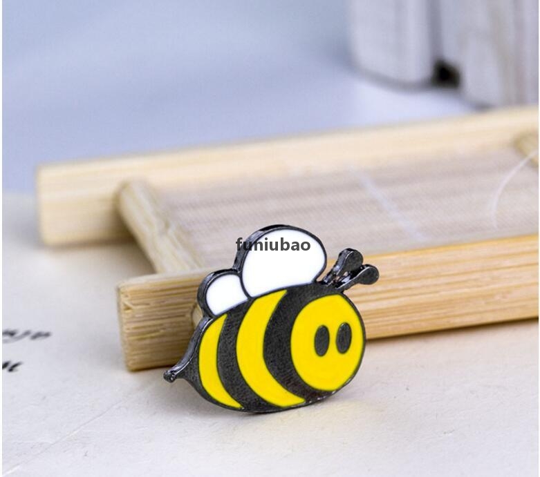 

JH Bee Cute Animal Yellow Black White Tentacles Small Enamel Creative Brooch Lapels Denim Ornament Badge Pins Gd220, Gray