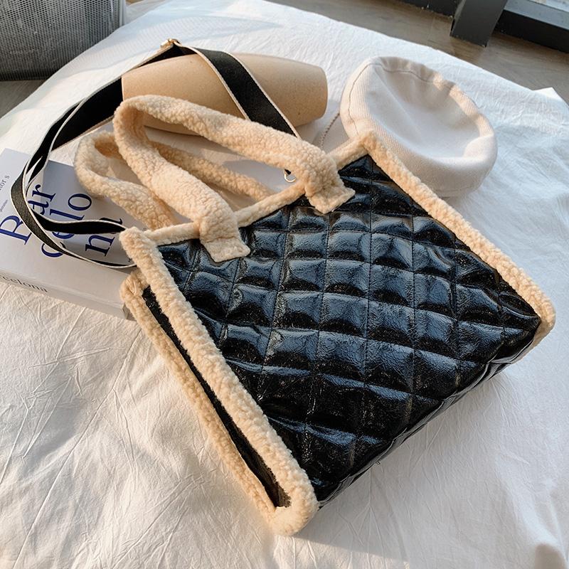

Faux Fur Large Totes New Fashion Crossbody Shoulder Handbags 2021 Winter Female Luxury Trend Soft Warm Bags Beautiful Travel Bag, Black