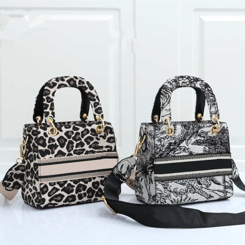 

Fashion Book Tote Woman Canvas Embroidery Luxury Designers Handbags Leopard old flower Shoulder Bags lady Cowboy Purse