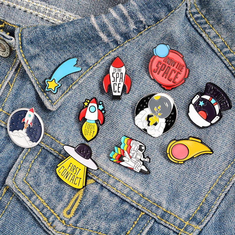 

Cute Cartoon Astronaut Rocket Brooches Student Space Star Enamel Alloy Badge Unisex Children Clothes Backpack Pins Accessories Wholesale