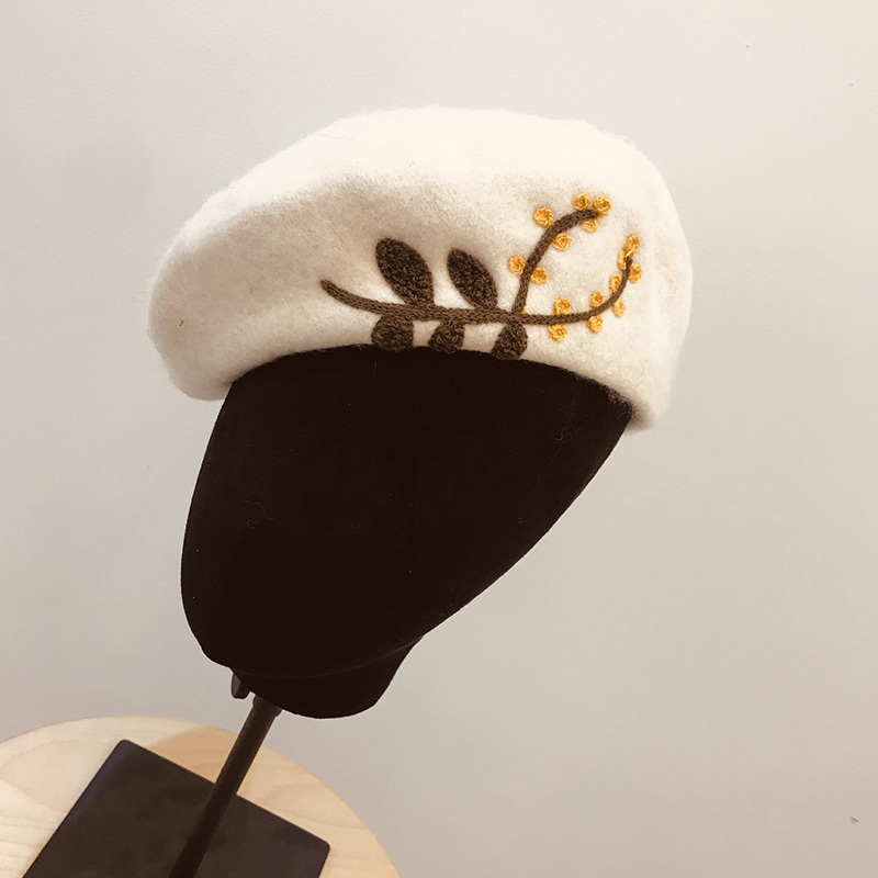 

2021 New Classical Knit Warm Soft Winter Berets Embroidered Leaves Flower Women Hats Wool Beanie Ladies French Hat 9 Color Oa1f, Gray
