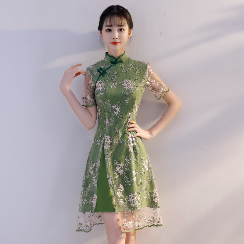 

Green Sweet Flower Embroidery Cheongsam Lady Elegant Short Sleeve Formal Party Dress Vintage Button Trim Banquet Gown 4iri