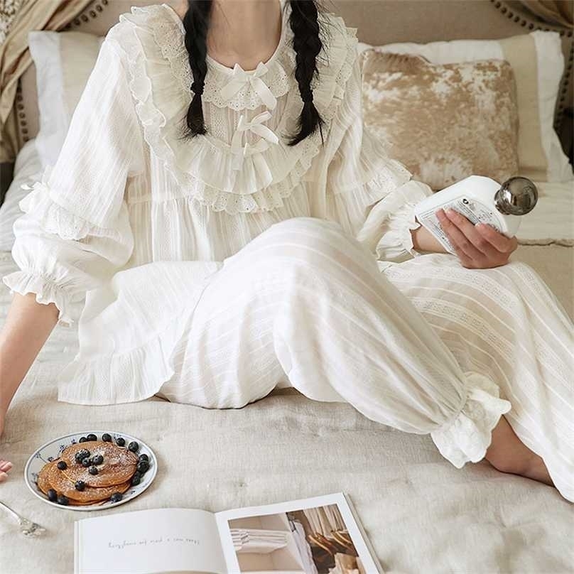 

Cute Women Princess Ruffle Pajama Sets Tops+Pants.Vintage Lady White Jacquard Cloth Pyjamas Set Victorian Girl's Home Sleepwear 211109, Beige